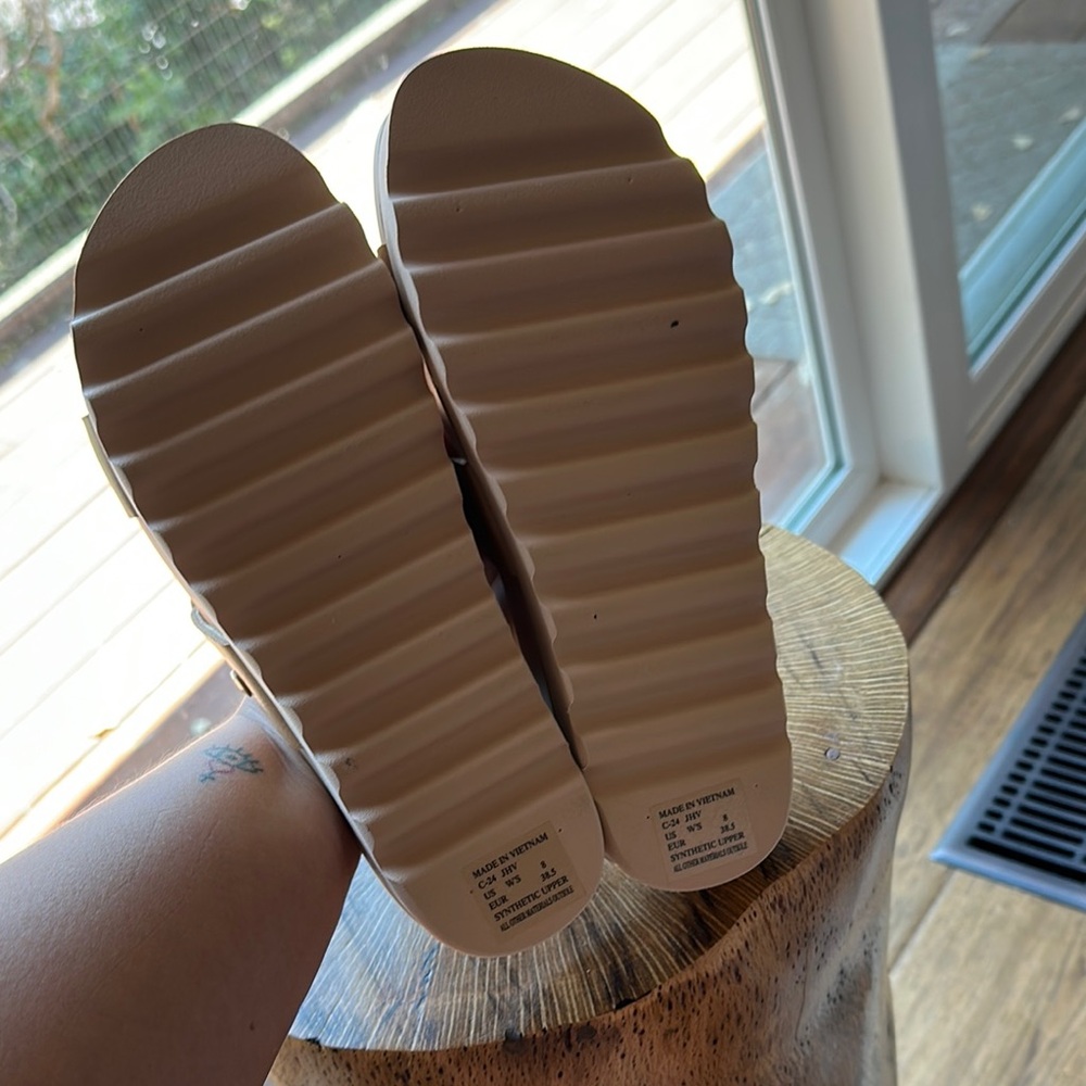 Reef Tan Sandals Comfortable Cushioned Design - Picture 6 of 7